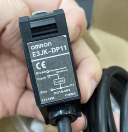 Cảm biến quang Omron E3JK-DP11 2M OMI