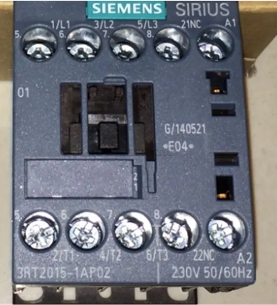 Contactor Siemens 3RT2015-1AP02